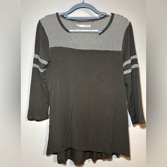 Maurice’s women’s top,
Extreme soft and flattering 
Medium - Picture 1 of 6